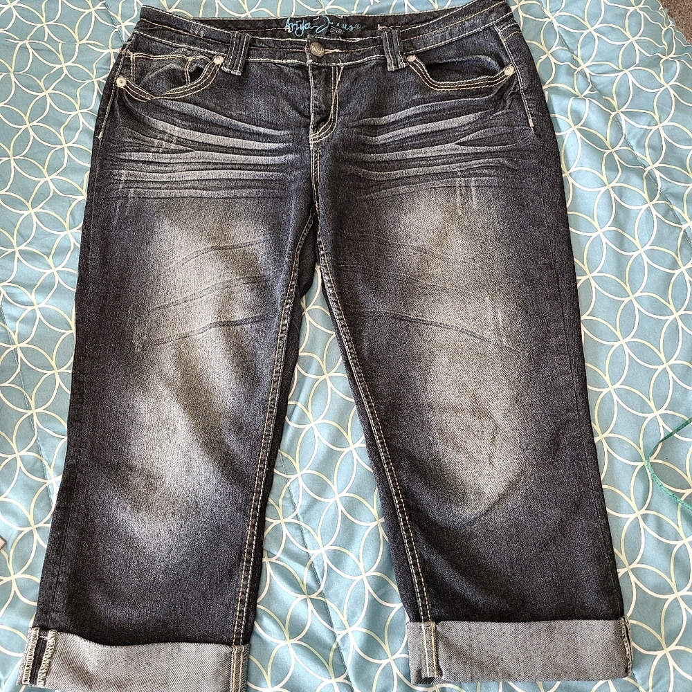 Sz 15/16 ariya jean capri